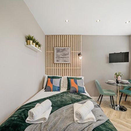 Cosy Heathrow Studios - Parking - Garden Londres Exterior foto