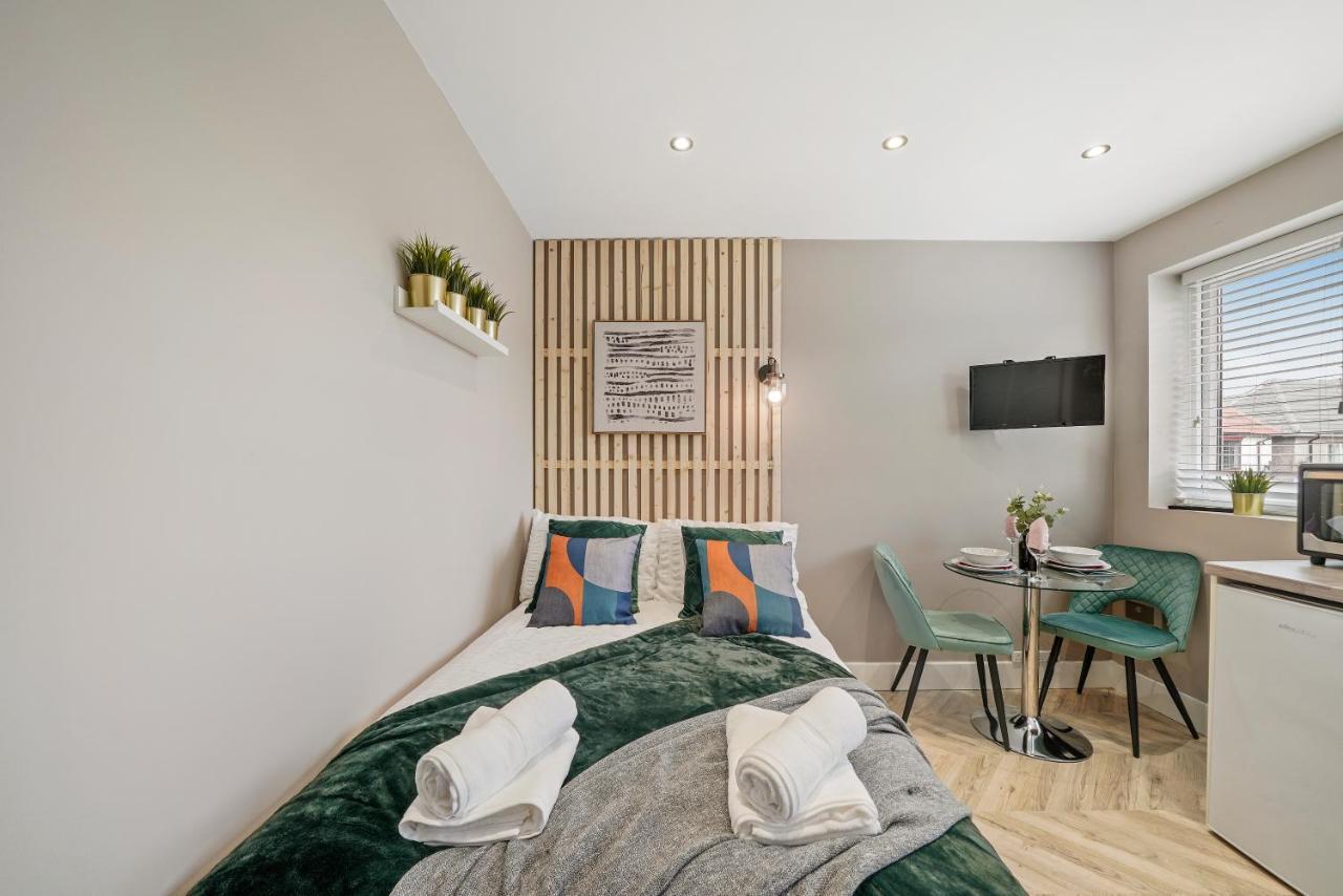 Cosy Heathrow Studios - Parking - Garden Londres Exterior foto