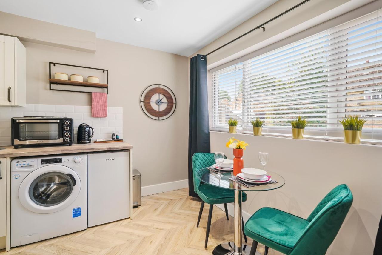 Cosy Heathrow Studios - Parking - Garden Londres Exterior foto