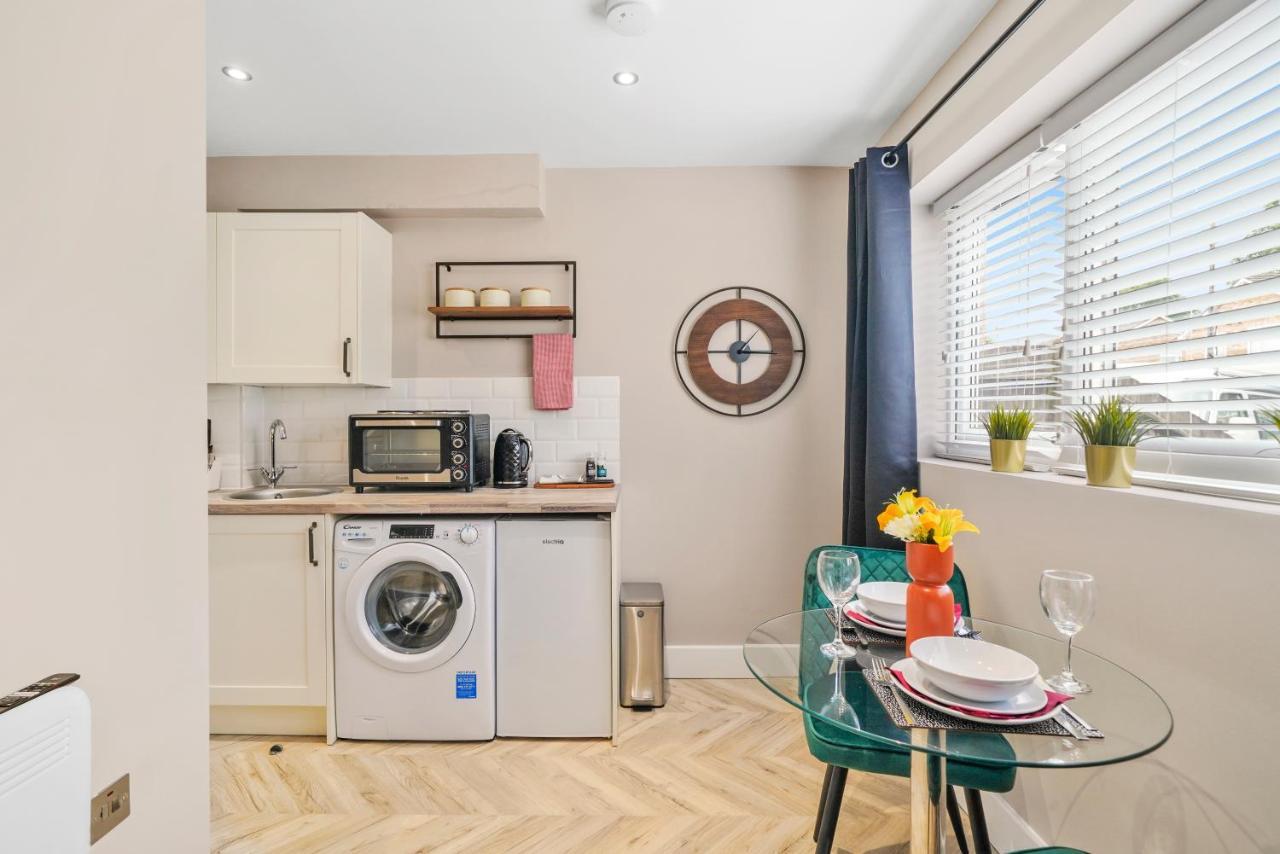 Cosy Heathrow Studios - Parking - Garden Londres Exterior foto