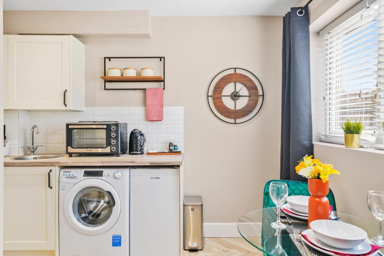 Cosy Heathrow Studios - Parking - Garden Londres Exterior foto