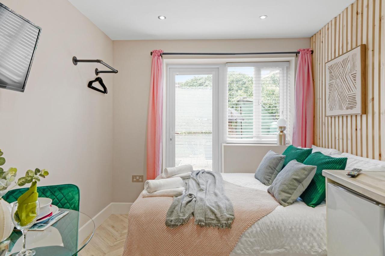 Cosy Heathrow Studios - Parking - Garden Londres Exterior foto