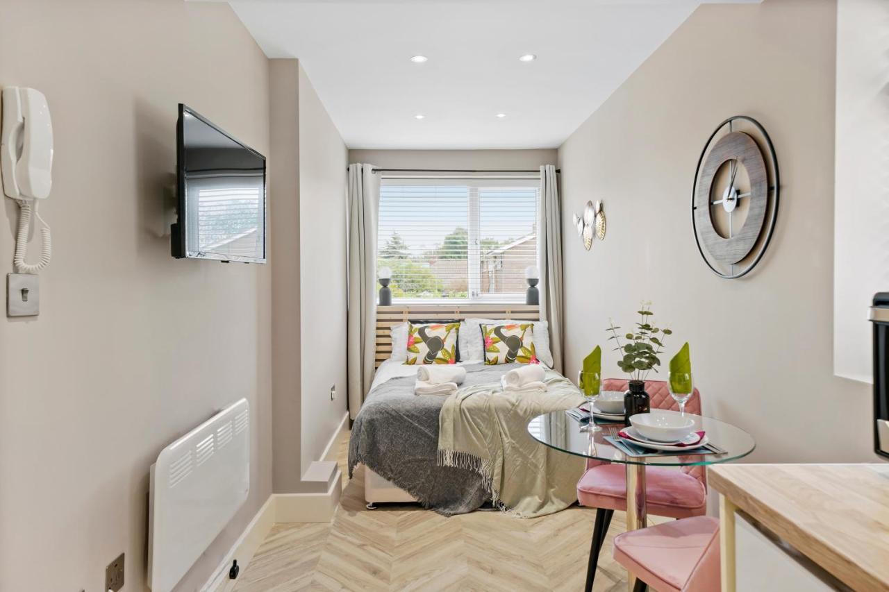 Cosy Heathrow Studios - Parking - Garden Londres Exterior foto