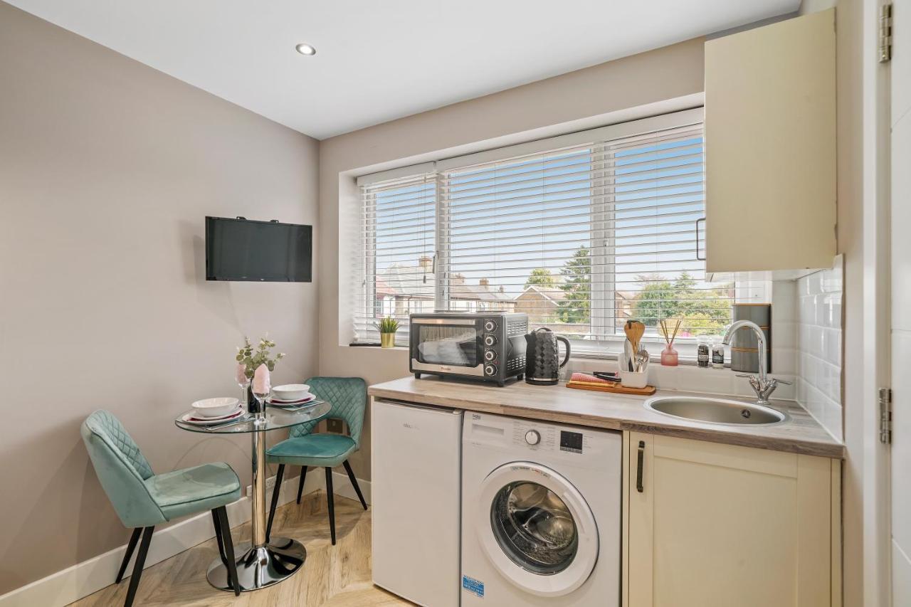 Cosy Heathrow Studios - Parking - Garden Londres Exterior foto