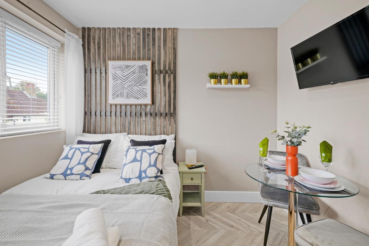 Cosy Heathrow Studios - Parking - Garden Londres Exterior foto
