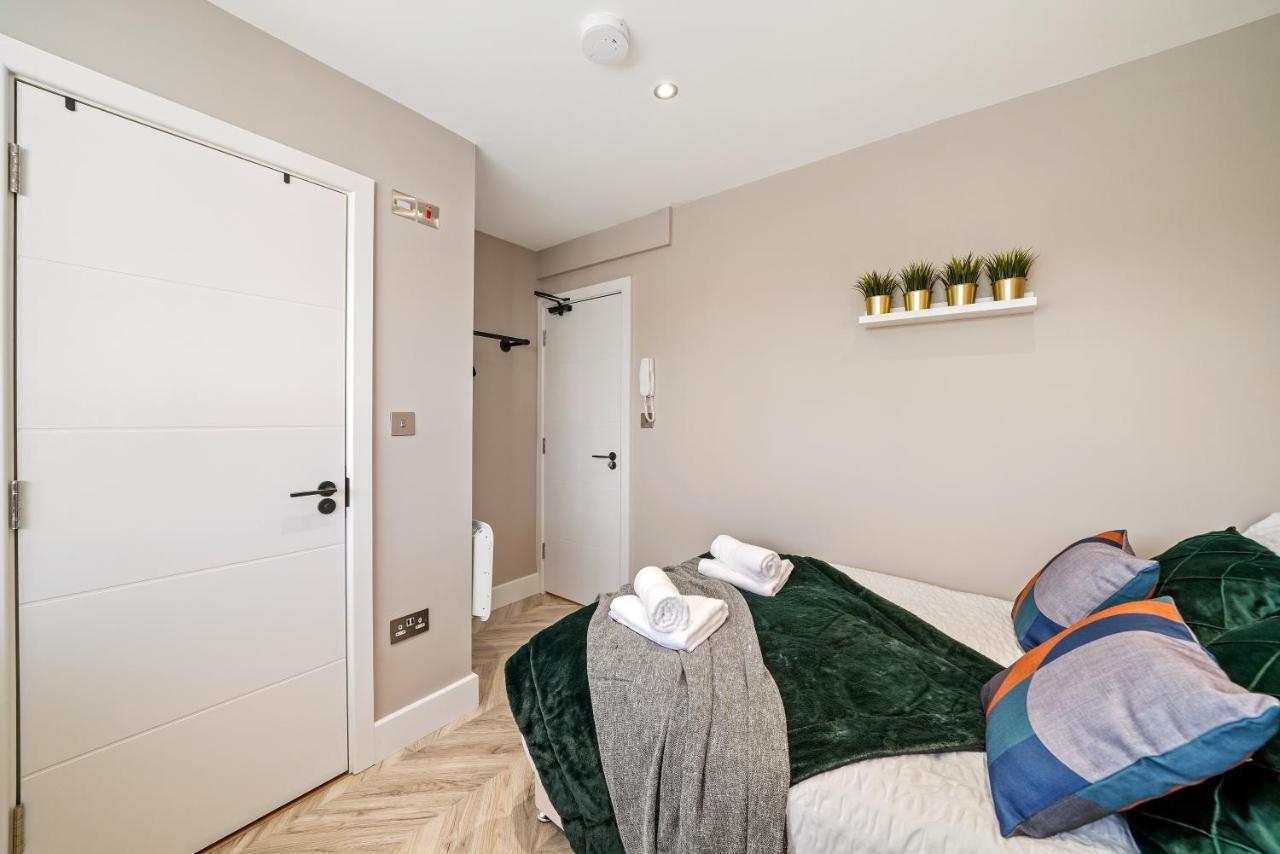 Cosy Heathrow Studios - Parking - Garden Londres Exterior foto