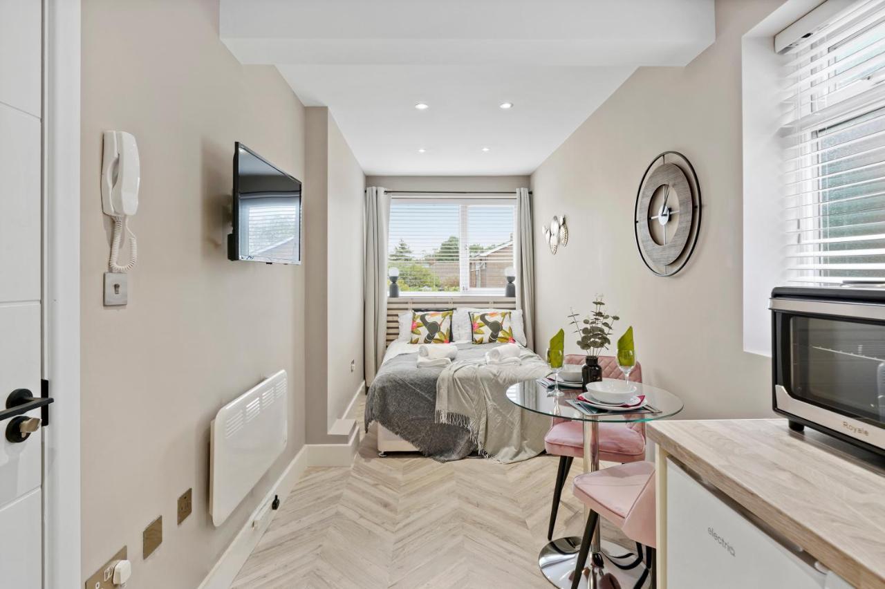 Cosy Heathrow Studios - Parking - Garden Londres Exterior foto